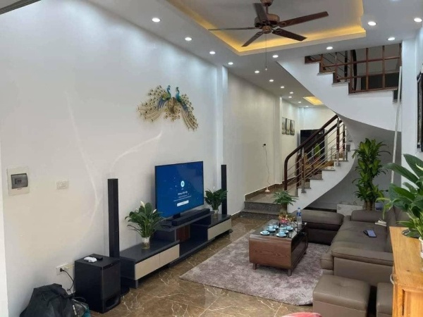 Bán nhà 4 tầng 42m2 kinh doanh siêu tốt tại Bồ Đề, Long Biên, Hà Nội
